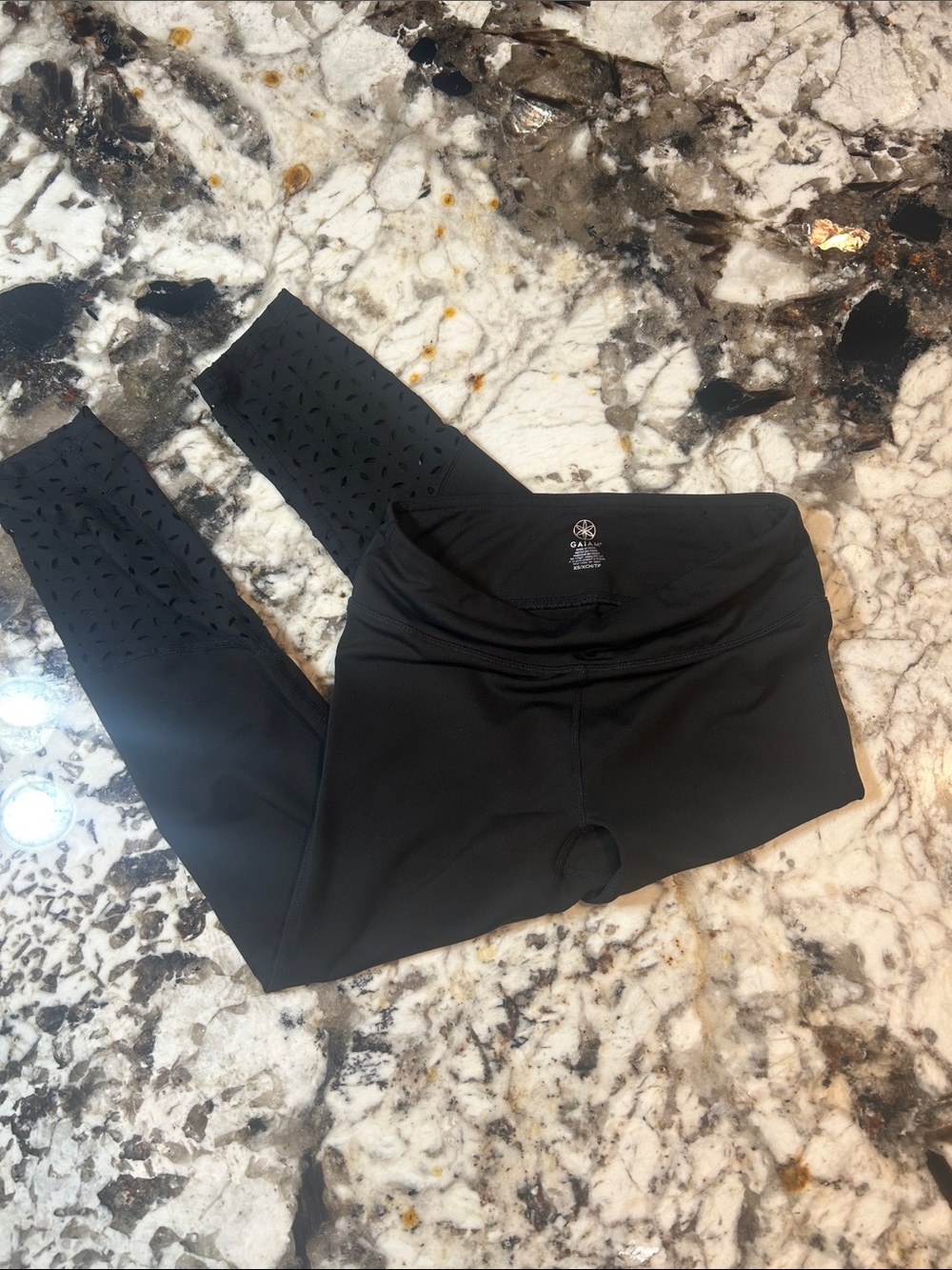 GAIAM Black Womens XS Laser-Cut Leggings